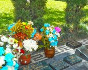 tumba pablo escobar cementerio jardin montesacro medellin